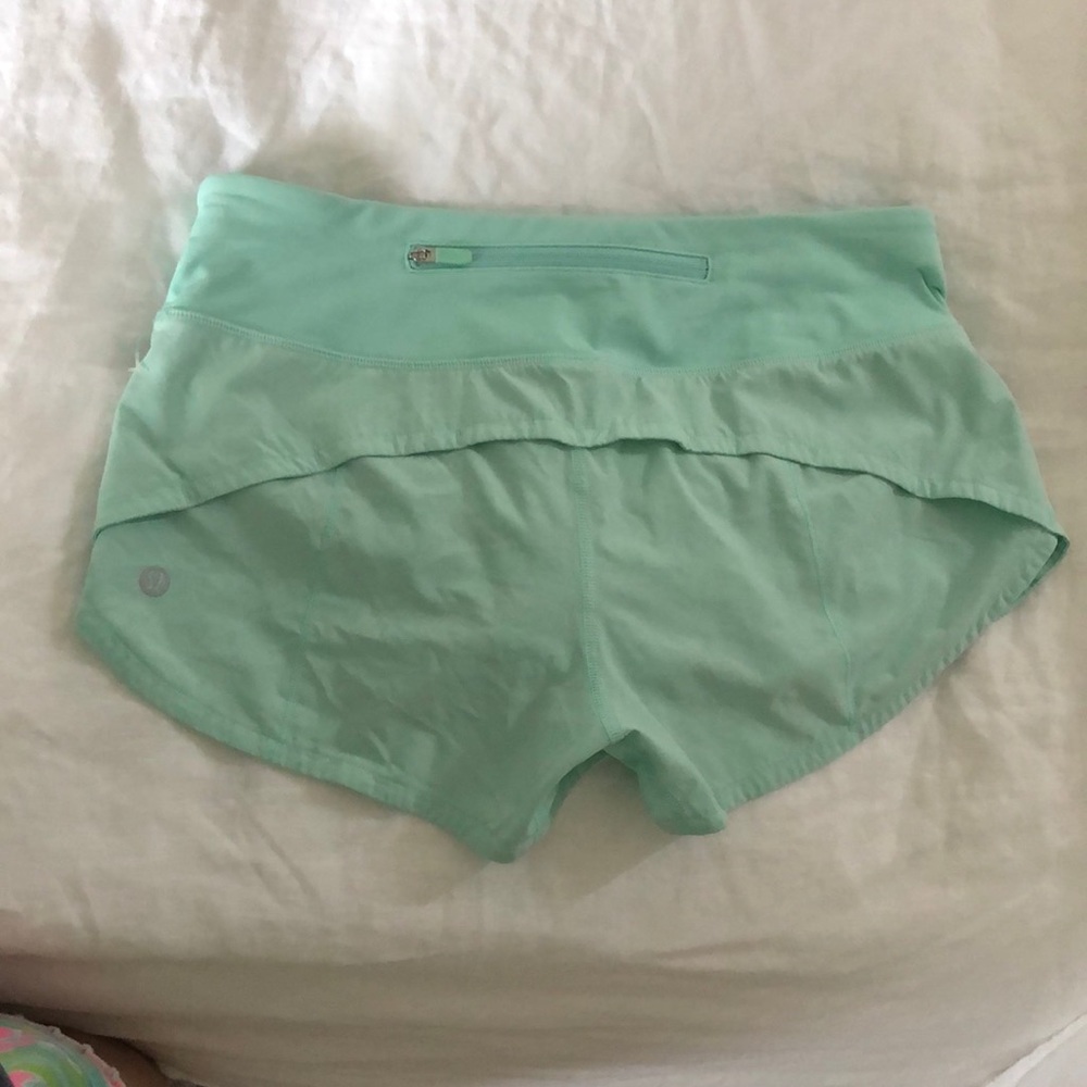 Lululemon size 4 speed up shorts 2.5” EUC